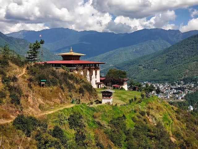 Wangditse Trail approaching Wangditse Lhakhang above the Thimphu valley